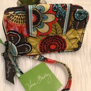 SOLD!! 🎉 🎊 HP!! 🎊 Vera Bradley Wristlet (NWT)